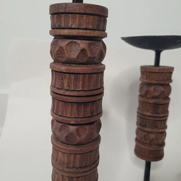 3 Arm tiered pillar candle holder with decorative carved wood accent - Picture 7 of 9